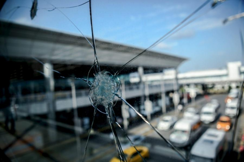 Kolme terroristia avasi tulen ja räjäytti lopulta itsensä Istanbulin Atatürkin lentokentällä kesäkuun lopulla. LEHTIKUVA/AFP
