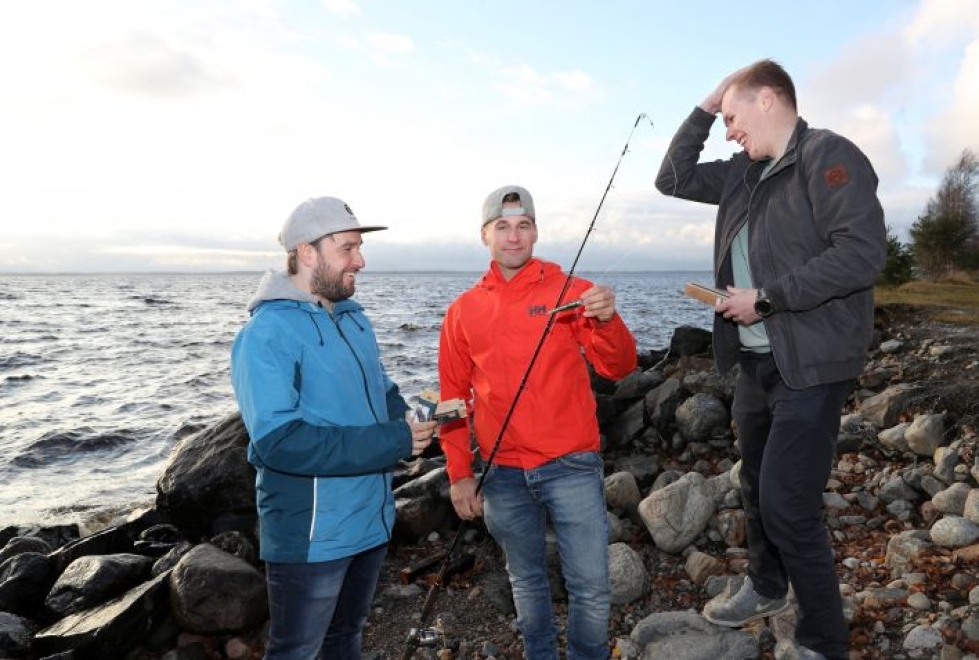 Purhun Markus ja Mikael Penttinen sekä Antti Miettinen harrastavat kalastusta itsekin.