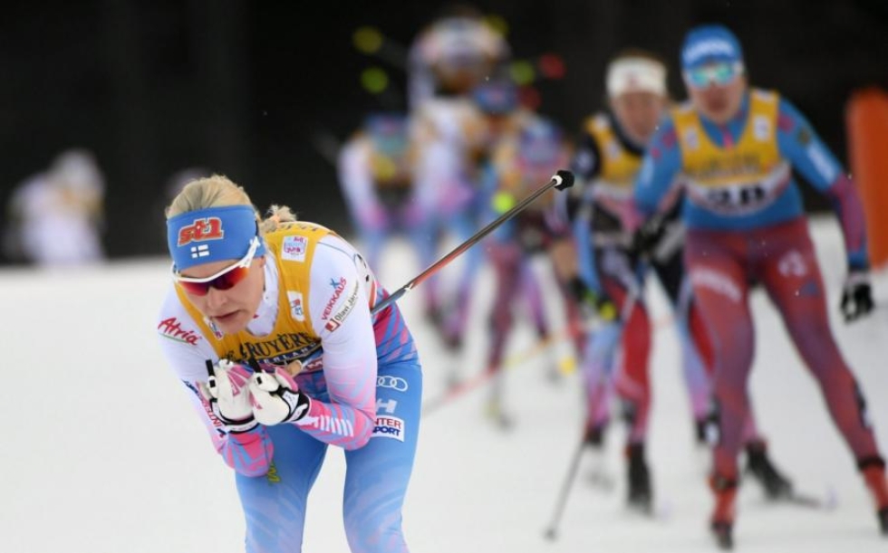 Anne Kyllönen hiihti sunnuntaina seitsemännellä sijalla maaliin maastohiihdon Tour de Ski -kiertueella Italiassa. LEHTIKUVA / Martti Kainulainen
