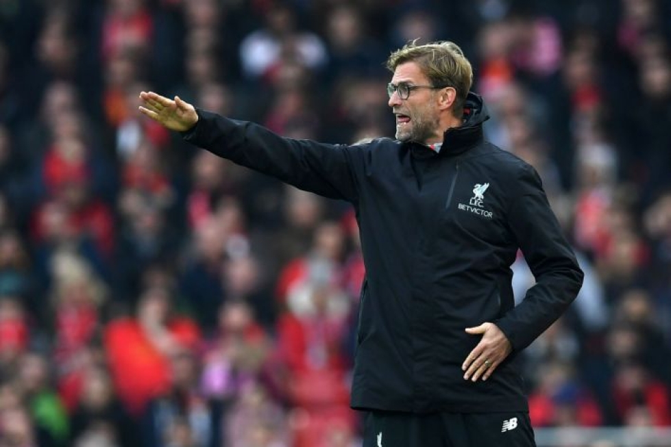 "Kaipaamme apua kotiyleisöltä, koska kyseessä on todella valtava ottelu", Liverpoolin saksalaispäävalmentaja Jürgen Klopp luonnehtii AFP:n mukaan.
