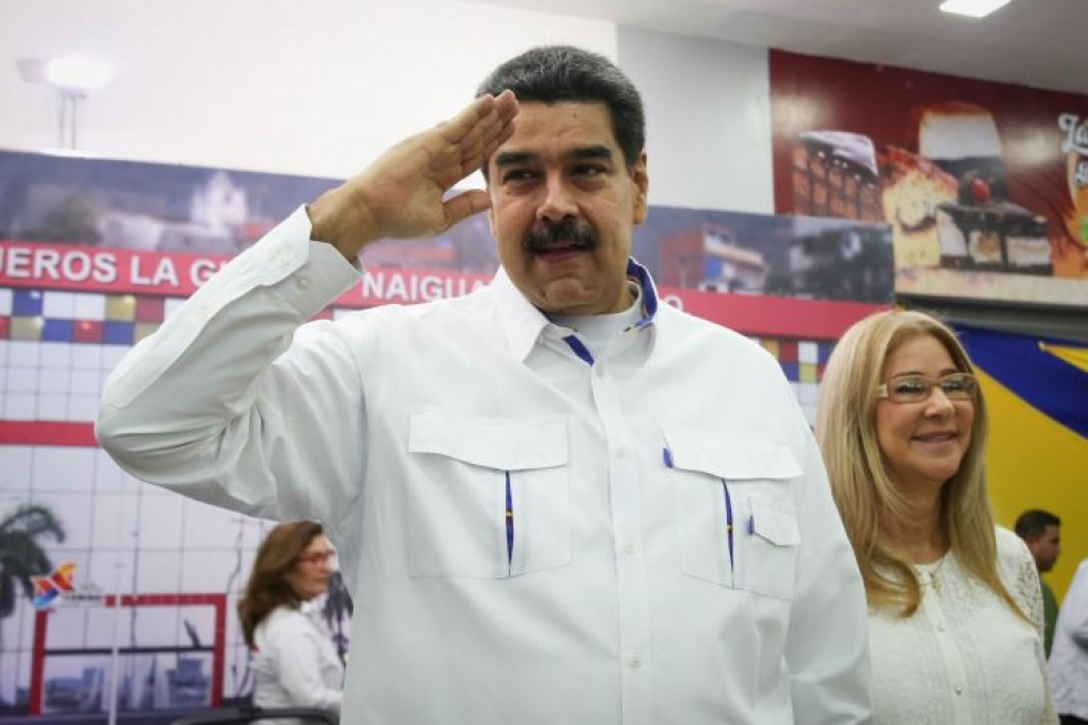 Maduron hallinnon jäsenten kerrotaan ottaneen yhteyttä Yhdysvaltoihin presidentin selän takana. LEHTIKUVA/AFP
