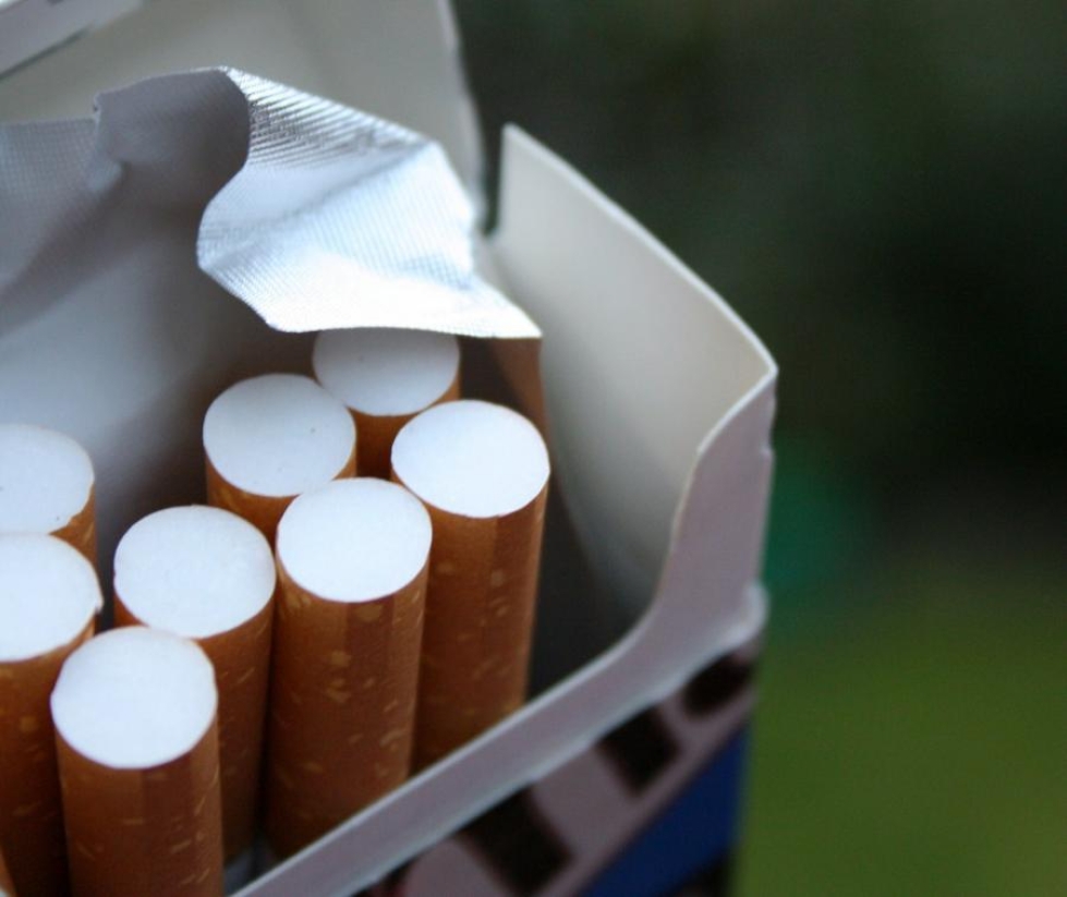 Useissa maissa on rajoitettu sitä, mitä valmistaja saa painaa tupakka-askin kansiin. LEHTIKUVA / JANI KOSKINEN