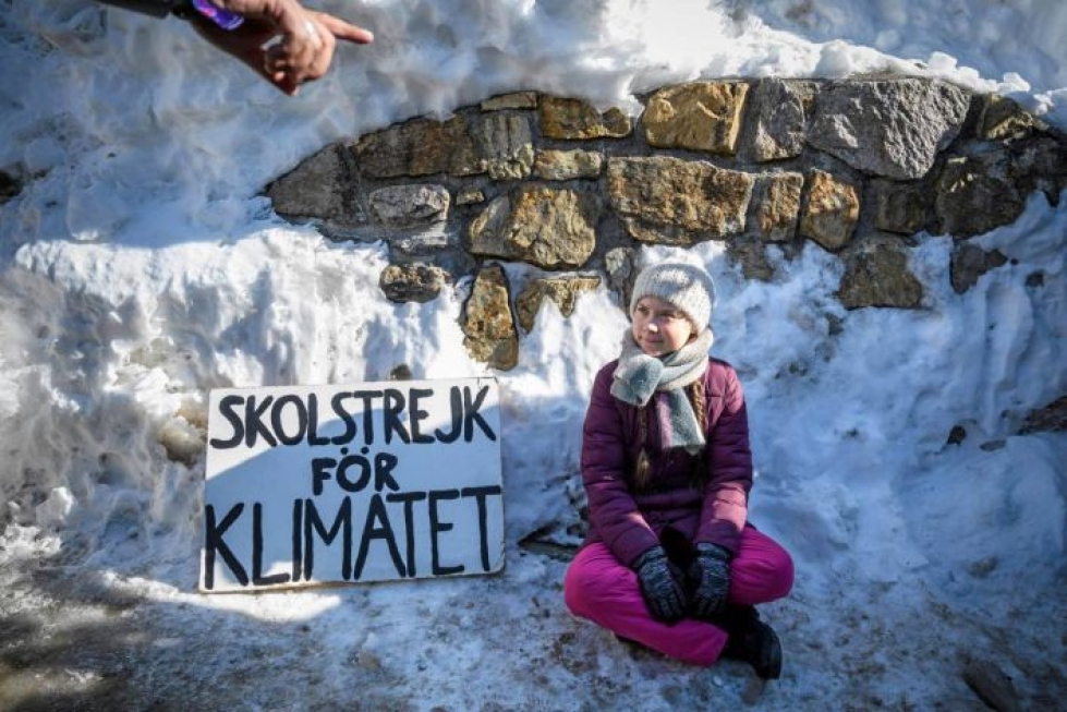 Nuori ilmastoaktivisti Greta Thunberg on ollut elokuusta lähtien joka perjantai koululakossa ilmaston puolesta ja sitä vastaan, että aikuiset toimivat niin hitaasti. Thunbergista on tullut esimerkki kymmenille tuhansille ilmaston puolesta marssiville nuorille ympäri maailmaa.