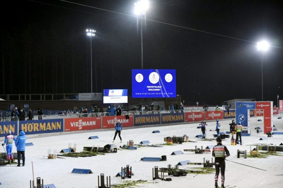 Kuva Kontiolahden ampumahiihtostadionilta perjantai-illalta.