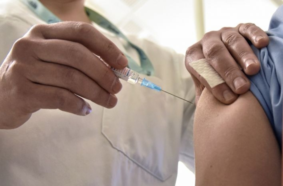 Koronavirusta vastaan kehitetään parhaillaan rokotetta eri puolilla maailmaa.