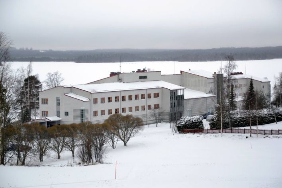 Ilomantsinjärven rannalla sijaitsevassa Toivonlahdessa on runsaasti tilaa eri toiminnoille, ja talossa toimii myös kunnan uimahalli.
