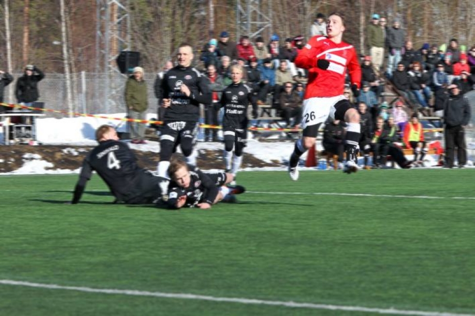 Jipon Toni Tahvanainen upotti jatkoaikamaalillaan FC Lahden keväällä 2012, kun joensuulaiset etenivät puolivälieriin. Suurten ja pienten joukkueiden kohtaamiset ovat katoava elementti Suomen cupin nykyformaatissa.
