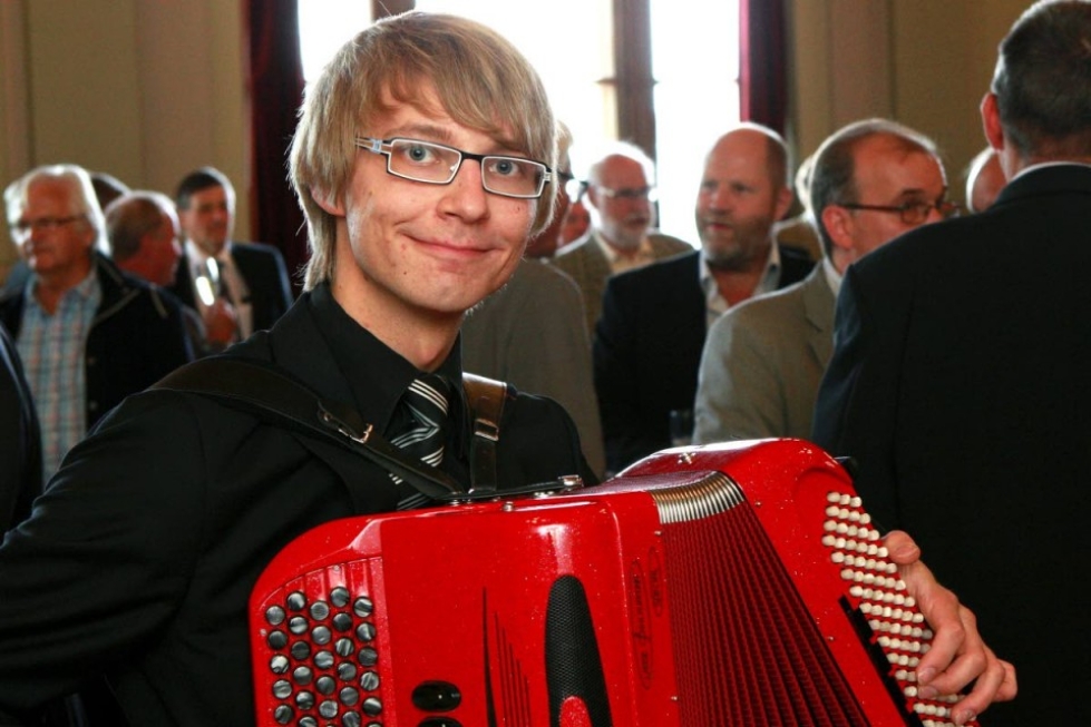 Sami Hopponen on yksi Carelia-salin harmonikkataiteilijoista.
