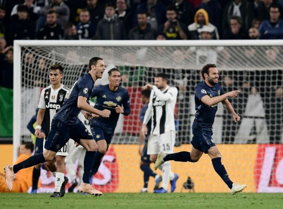 Manchester Unitedin Juan Mata (oik.) juhlii tasoitusmaaliaan Juventusta vastaan. Lehtikuva / AFP