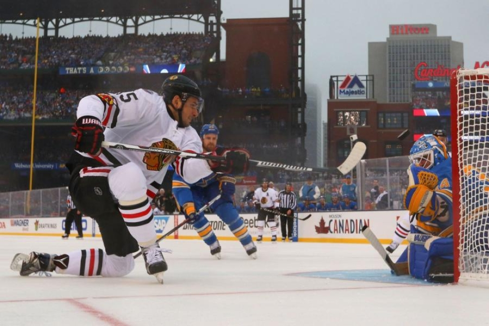 St. Louis ja Chicago pelasivat NHL-ottelunsa ulkojäällä. LEHTIKUVA/AFP