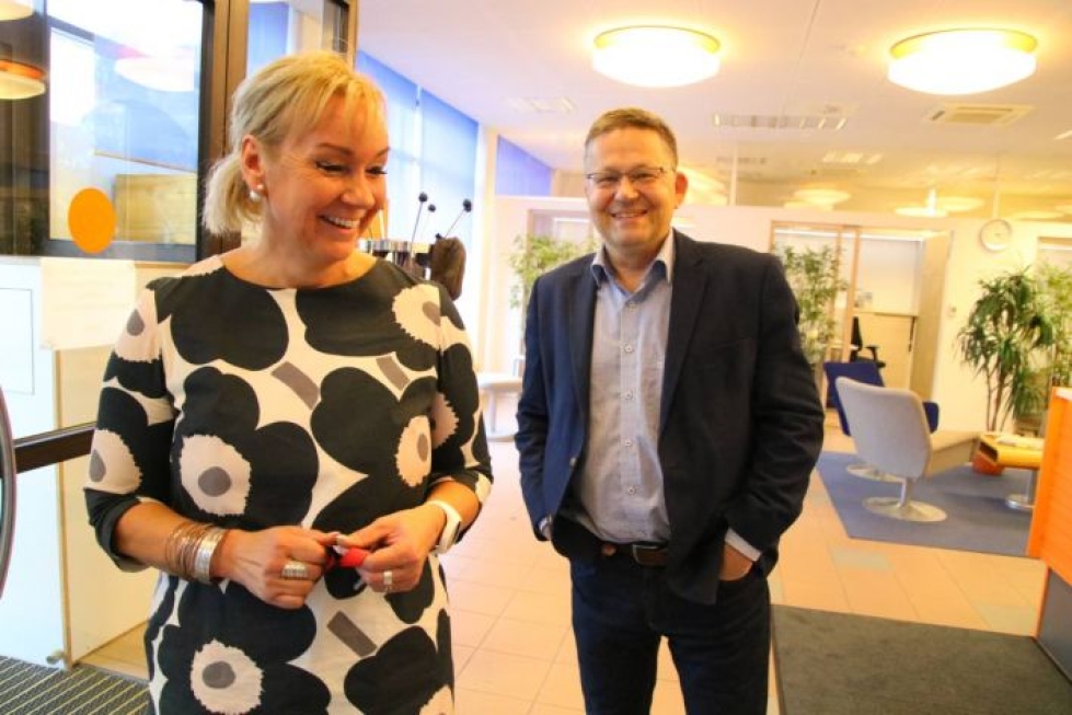 Kesälahden Osuuspankin uusi toimitusjohtaja Jouni Tammelin ja  hallituksen puheenjohtaja Tarja Väkeväinen kutsuvat pankin jäseniä tiedotustilaisuuteen 22. lokakuuta. Tietoa fuusiosta tulee myös pankin kotisivuille.