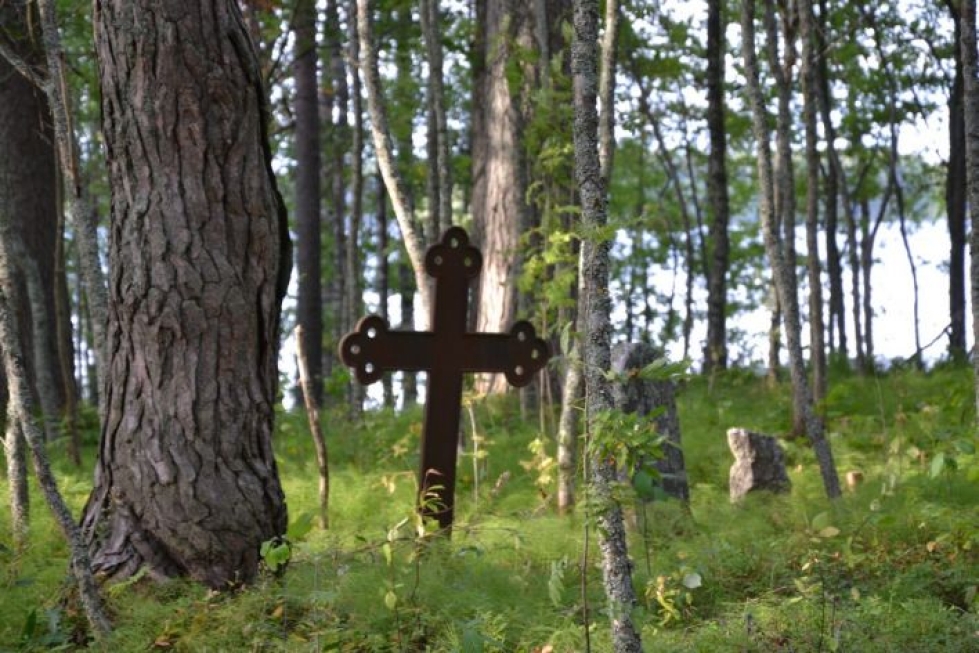 Kokonniemen kalmisto on tyypillinen karjalainen kyläkalmisto, jotka sijaitsivat yleensä niemissä tai saarissa. Hämyisine tunnelmineen Kokoniemi on monelle tärkeä paikka, jossa käydään kuljeksimassa ja mieltä lepuuttamassa.