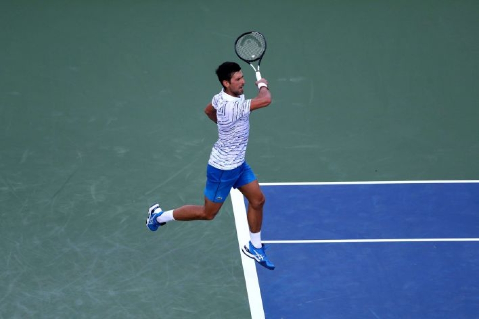 Maailman ykköspelaaja Serbian Novak Djokovic kärsi välieräottelussaan shokkitappion Venäjän Daniil Medvedille. Lehtikuva/AFP
