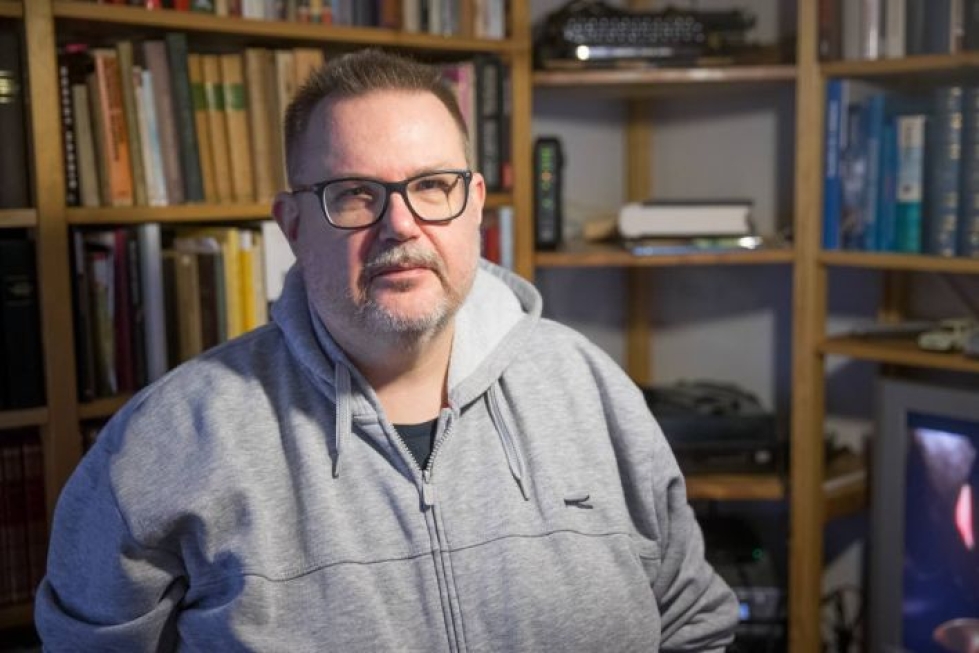 Karjalaisen kolumnisti, tietokirjailija Janne Riiheläinen sai apurahan.