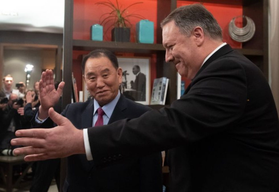 Pompeo toivotti pohjoiskorealaisneuvottelijan tervetulleksi Washingtonissa. Lehtikuva/AFP