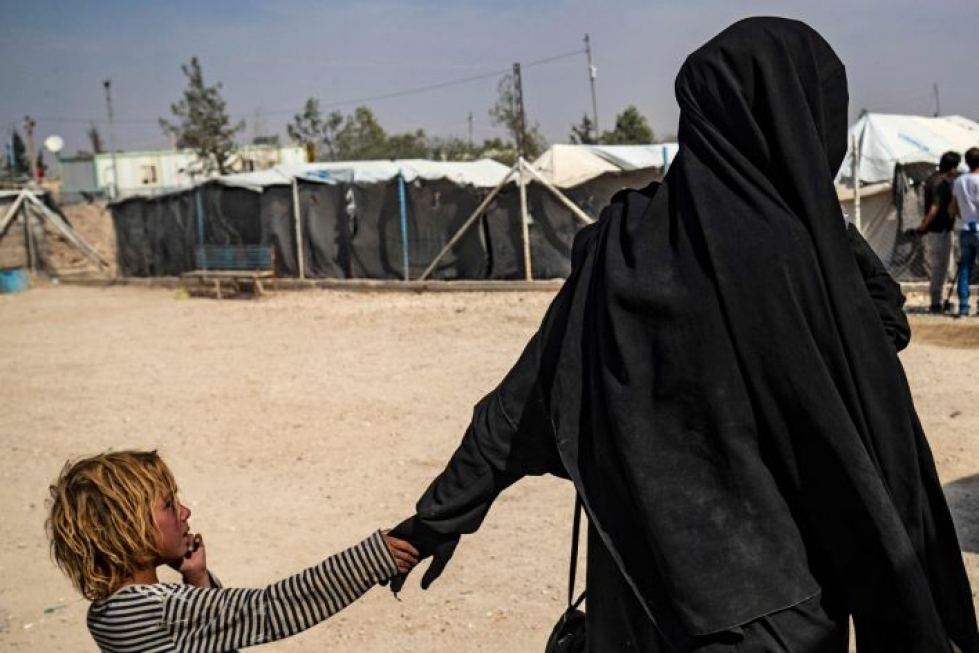 Al-Holin leirillä asuu yhteensä 70 000 ihmistä, joista suurin osa on naisia ja lapsia. LEHTIKUVA / AFP