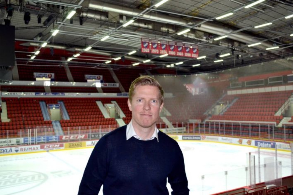 Tobias Salmelainen oli isossa roolissa, kun Jokipojat saavutti Mestiksen mestaruuden. HIFK:n urheilujohtajana Salmelainen haluaa pidentää seuran Suomen mestaruusviirien riviä.