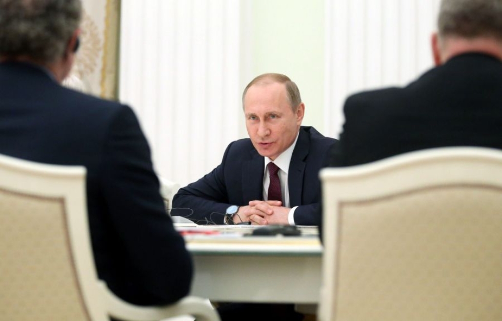 Presidentti Vladimir Putin vastaa vuotuisessa televisiolähetyksessä venäläisten kysymyksiin. Lehtikuva/AFP