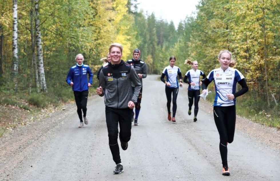 Hymy oli herkässä nuorten suunnistusmaajoukkueen Aarni Ronkaisella ja Salla Isoherrasella.