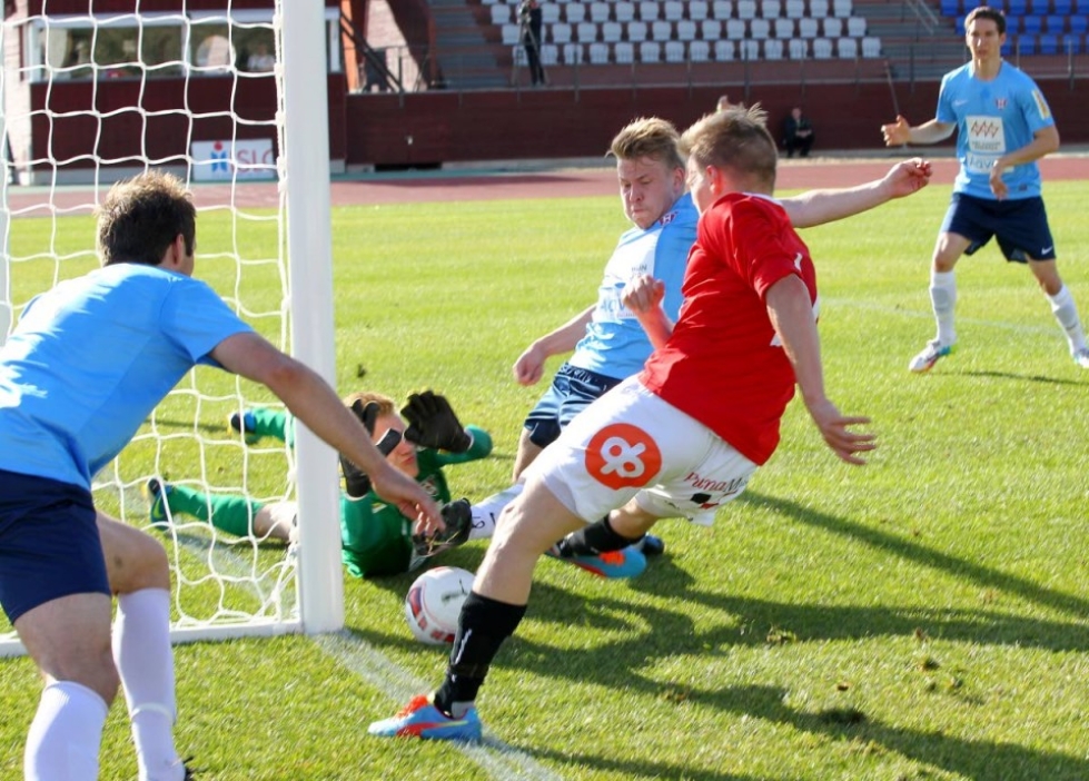 Jipon Petteri Rönkkö onnistui maalinteossa kaksi viikkoa sitten FC Viikinkejä vastaan, mutta sunnuntaina ruuti oli märkää Ilvestä vastaan.