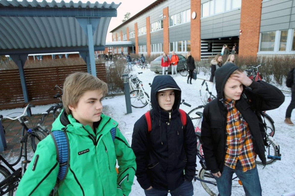 Santtu Nevalainen, Eino Lehmusoksa ja Sakari Tuononen käyttävät Periscopea lähinnä pelleilytarkoituksessa. Heidän mielestään sitä ja muitakin sovelluksia voisi hyödyntää koulussa nykyistä enemmän.