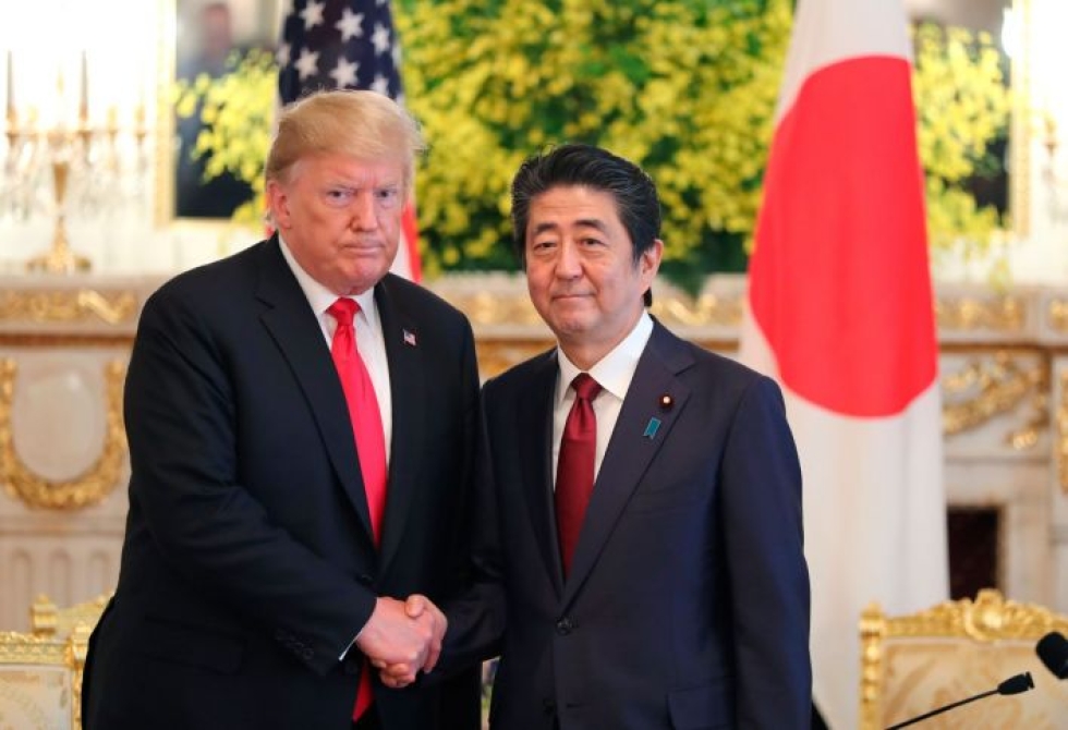 Trump on vaatinut Aben Japania maksamaan enemmän puolustuksestaan. Lehtikuva / AFP