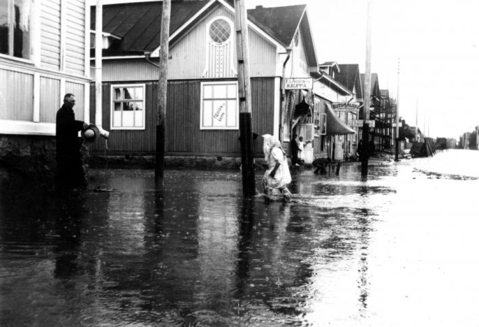 Vesi lainehti Joensuun keskustan kaduilla kesällä 1899.