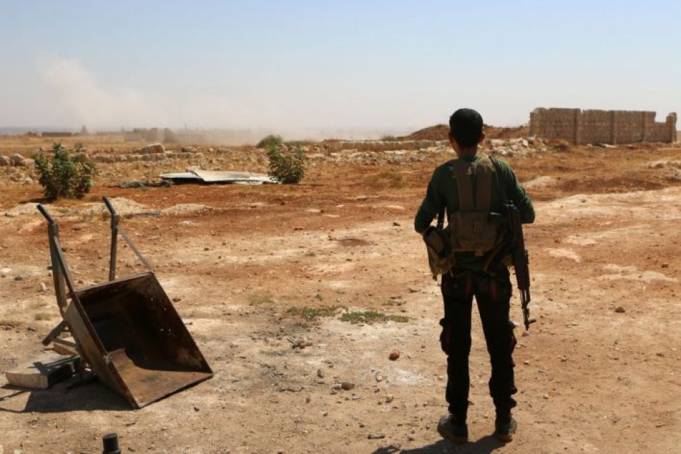 Syyrialainen kapinallistaistelija kuvattiin syyskuussa tuntemattomassa paikassa Idlibin alueella. LEHTIKUVA/AFP