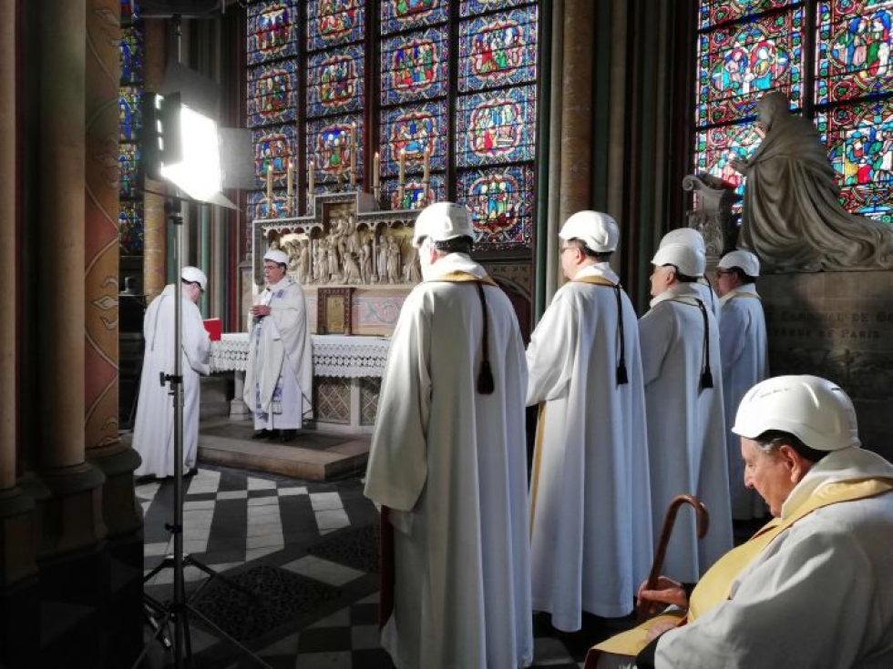 Pariisin arkkipiispa Michel Aupetit johti messua Notre Damessa. Lehtikuva/AFP