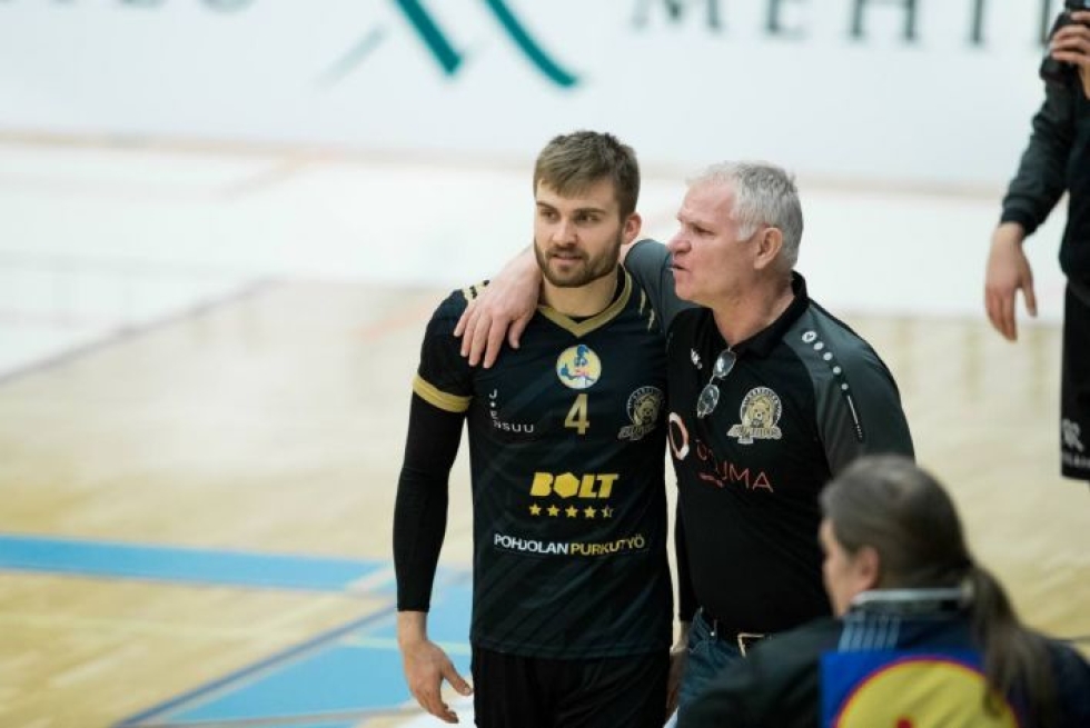 Päävalmentaja Aigars Birzulis ja Bjarne Huus pelaavat torstaina Raisiossa ja sunnuntaina Joensuussa tyhjille katsomoille runkosarjan viimeiset ottelunsa.