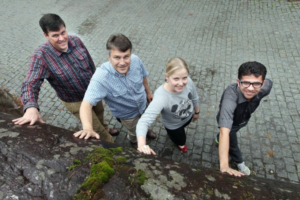 Michael Kidd (vas.), Rauno Sairinen, Susanna Suomalainen ja Parwiz Noorzad ovat mukana Itä-Suomen yliopiston kaksiviikkoisella kansainvälisellä kurssilla. Torstaina he vierailivat muun muassa Kolilla.