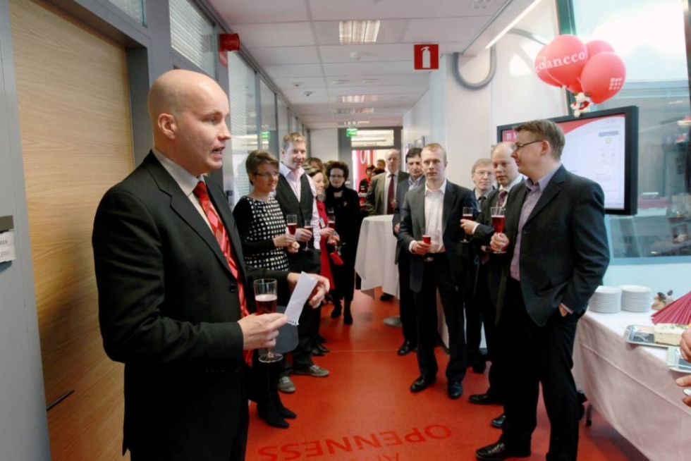 Blanccon toimitusjohtaja Kim Väisänen (vas.) yhtiön uusien tilojen avajaisissa huhtikuussa 2012.