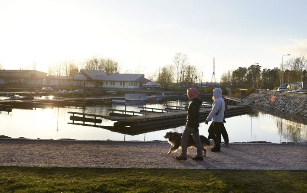 Auringo pilkahtelee lähes koko Suomessa sunnuntaina. LEHTIKUVA / MARTTI KAINULAINEN