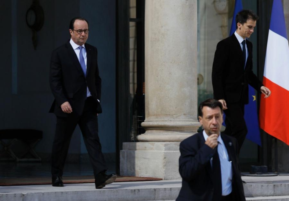 Presidentti Francois Hollanden oli odotettu tässä kuussa kumoavan edelliset poikkeuslait, jotka olivat voimassa viime marraskuusta asti, jolloin Pariisissa tehtiin tuhoisa isku. Lehtikuva/AFP.