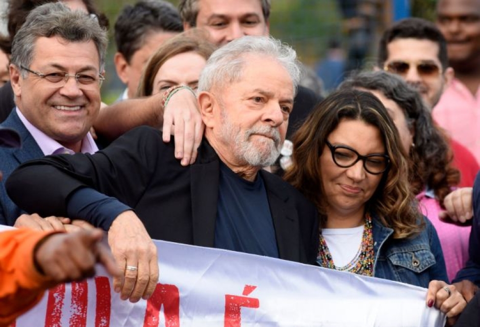 Lula ilmoitti vapauduttuaan jatkavansa taistelua tavallisten brasilialaisten puolesta ja paljastavansa liittovaltion poliisin "valehtelevan osan". LEHTIKUVA/AFP