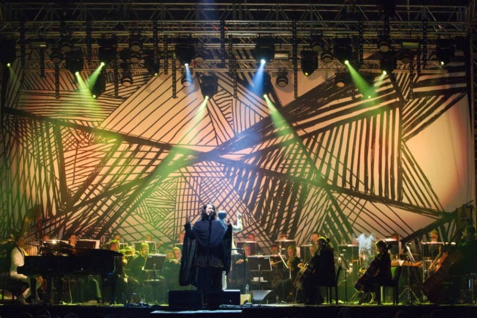 Joensuun kaupunginorkesteri esiintyi viime kesän Ilosaarirockissa yhdessä Antony and the Johnsonsin kanssa.