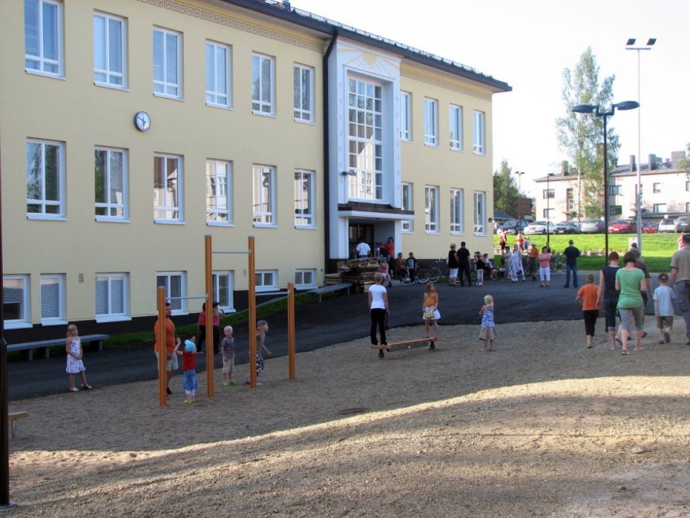 Uusi koulurakennus tulee Kummun 1-4 -koulun taakse.