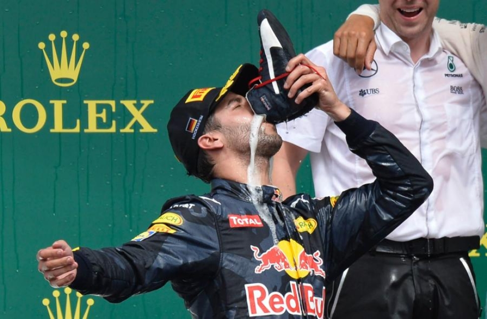 Red Bull -kuljettaja Daniel Ricciardo on Autosport-lehden mukaan entistä tyytyväisempi Renault'n moottorin suorituskykyyn. LEHTIKUVA / AFP