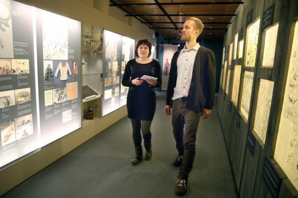 Pohjois-Karjalan museon tuottaja Pauliina Kaasalainen ja kehittäjä Heikki Immonen esittelivät Storytelling game -peliä Carelicumissa.
