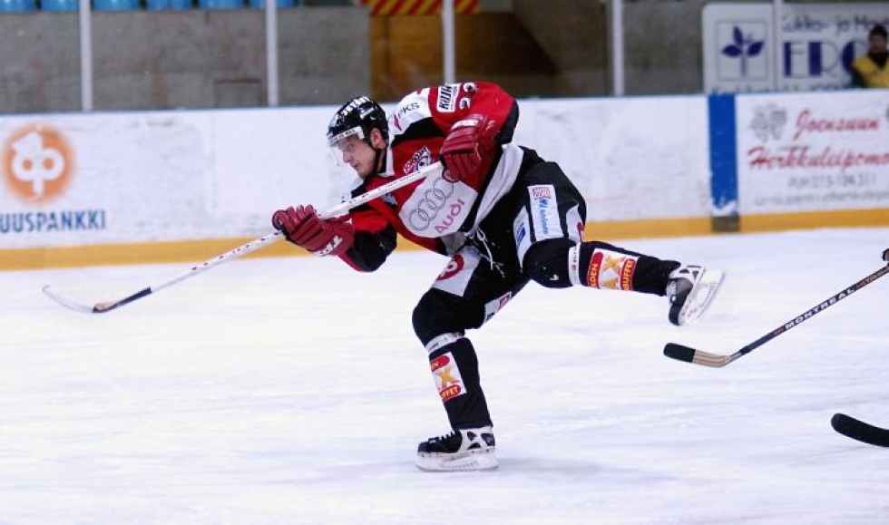 Muun muassa KHL:n maalikuninkuuden urallaan voittanut Pavel Brendl palaa Joensuuhun 14 vuoden tauon jälkeen. Kuva Jokipoikien paidasta vuodelta 2005.