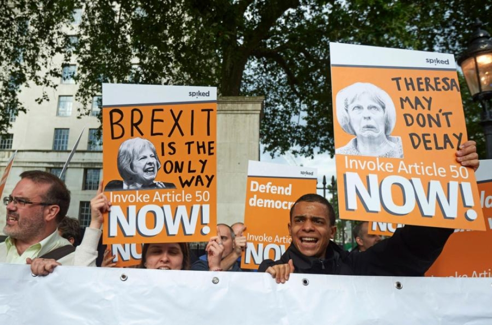 Älkää viivyttäkö brexitiä, vaativat mielenosoittajat heinäkuun puolivälissä. LEHTIKUVA/AFP