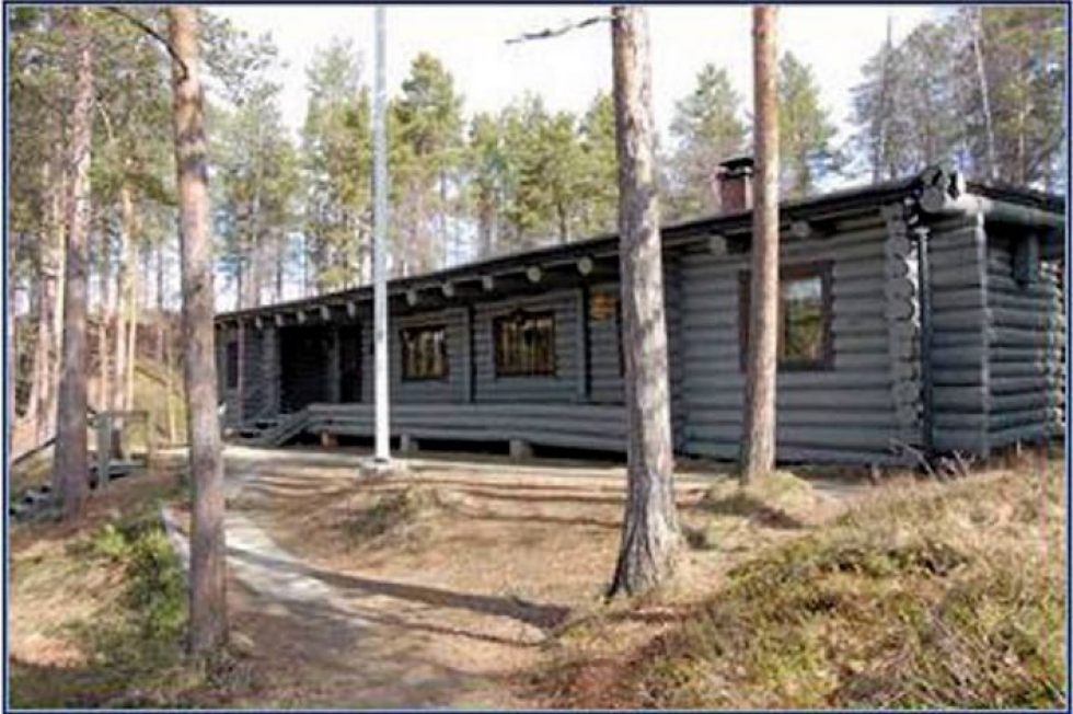 Ilmavoimien Lapinmajalla Lemmenjoella verkostoidutaan luonnonkauniissa ympäristössä.