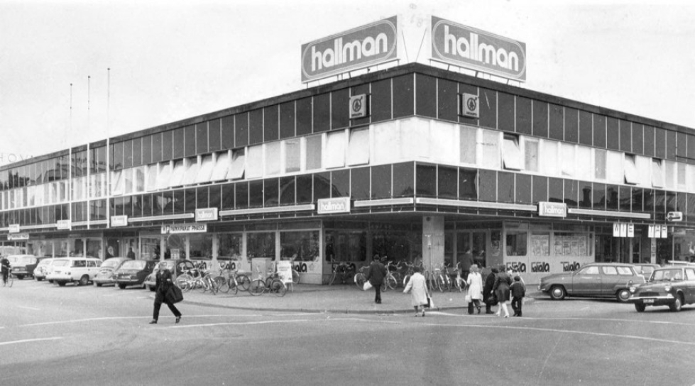Discoravintola Wienitär toimi 70-luvulla ja 80-luvun alussa Hallmannin talossa Joensuussa.