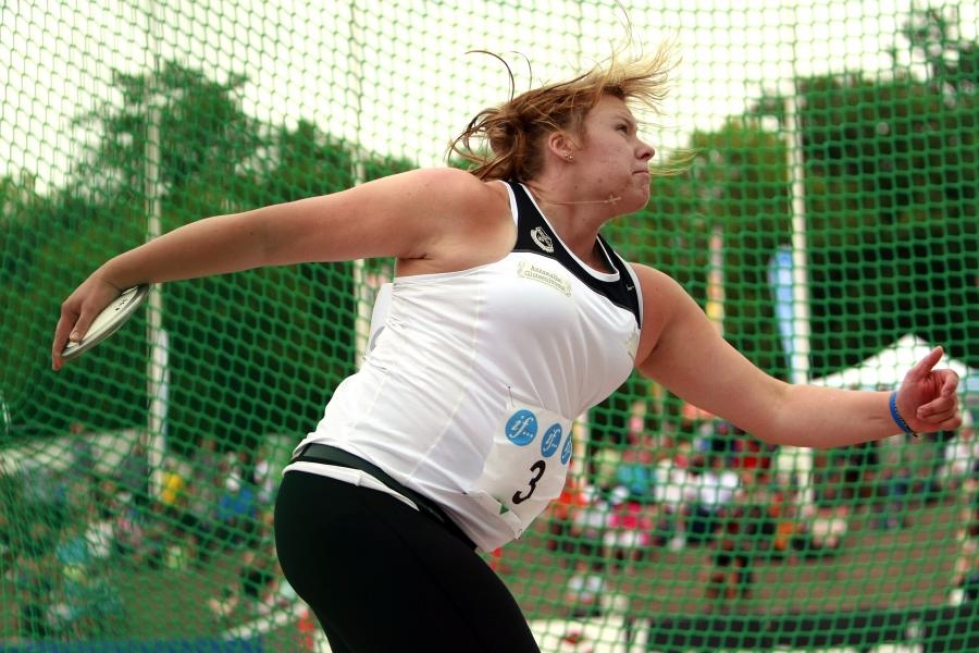 Katri Hirvonen saavutti viime kesänä Kalevan kisoissa SM-hopeaa naisten kiekossa.